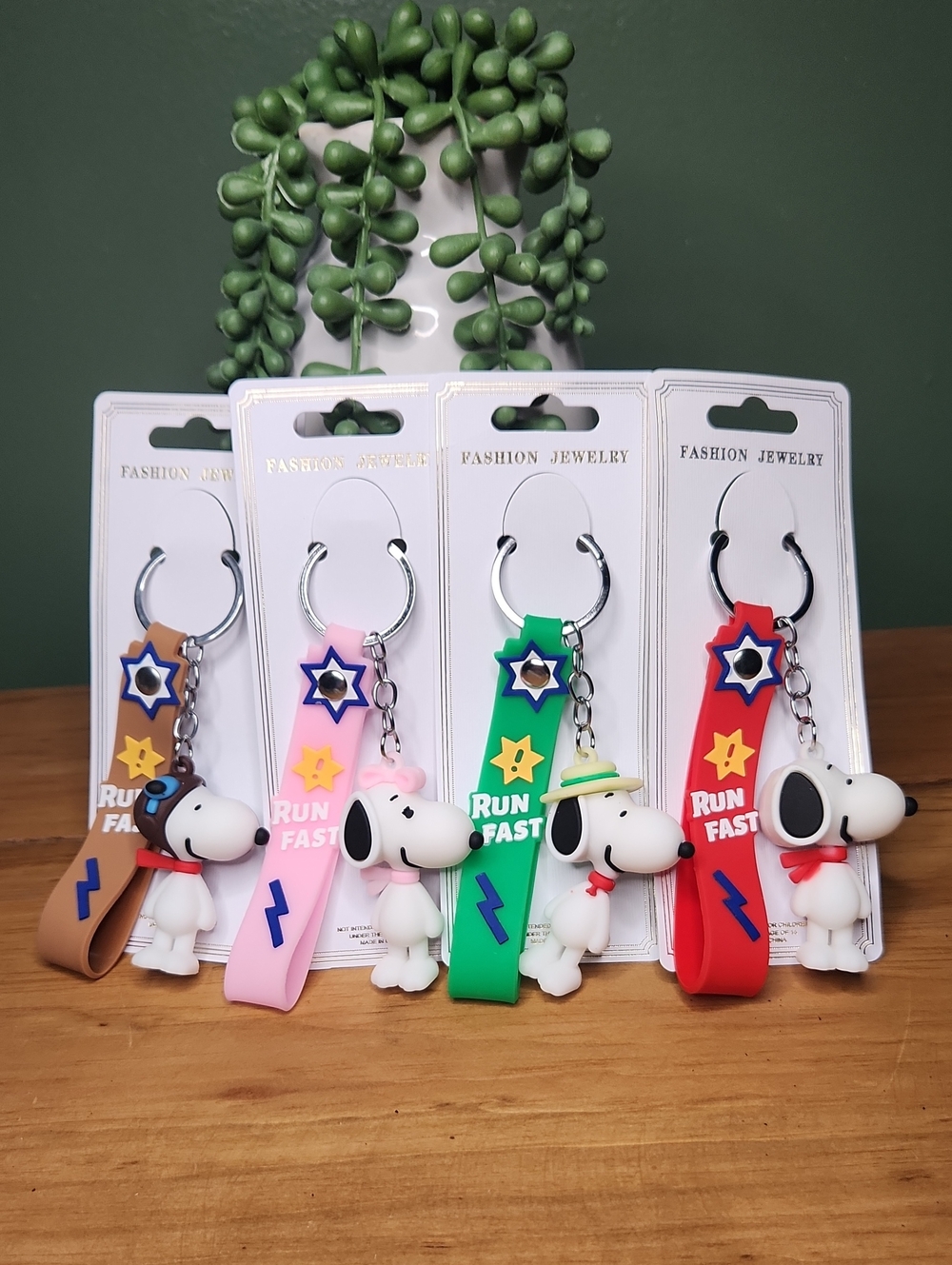 Snoopy Keychain🐾Price Is For One🐾Pick Your Fav Color🐾NEW